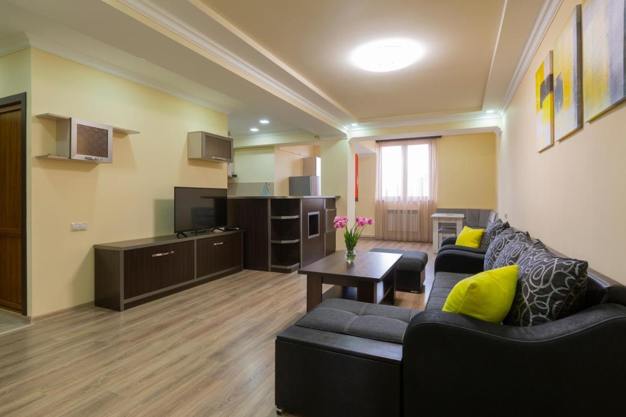 Umba Apartment N5 - Balcony And Mount Ararat View Jerevan Exteriör bild